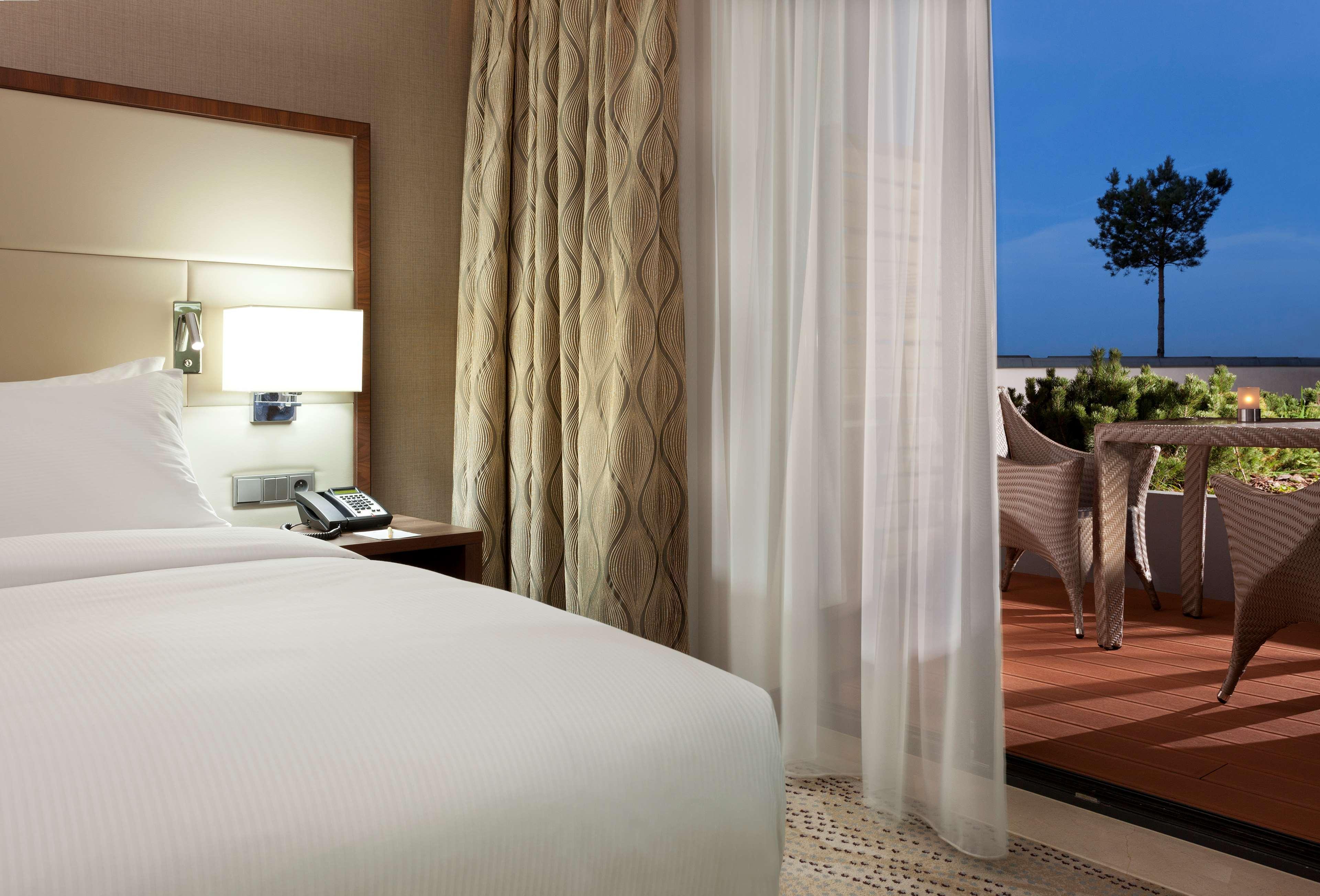 Готель Doubletree By Hilton & Conference Centre