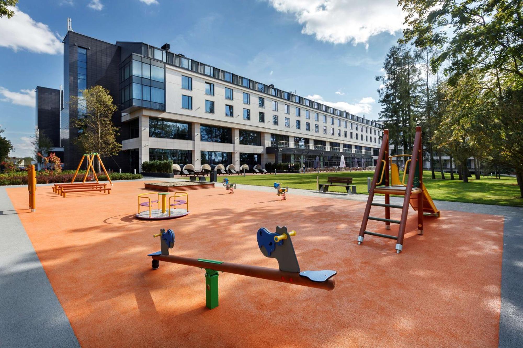 Doubletree By Hilton & Conference Centre Готель